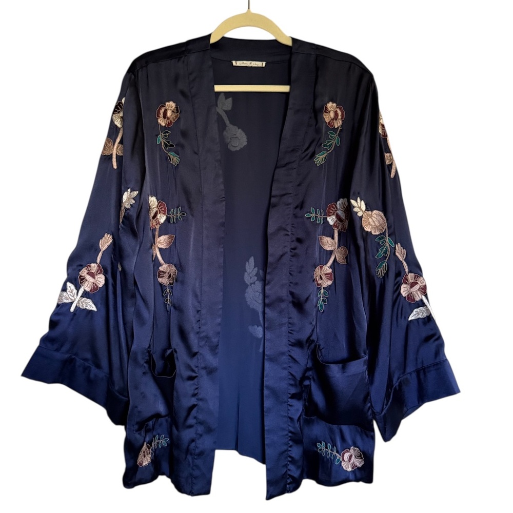 Willow & Clay‎ Floral Embroidered Kimono Size Medium Navy Blue